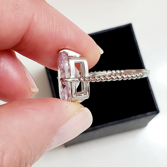 💕Charming Clear Stone Cocktail Ring💕 - Picture 4 of 6